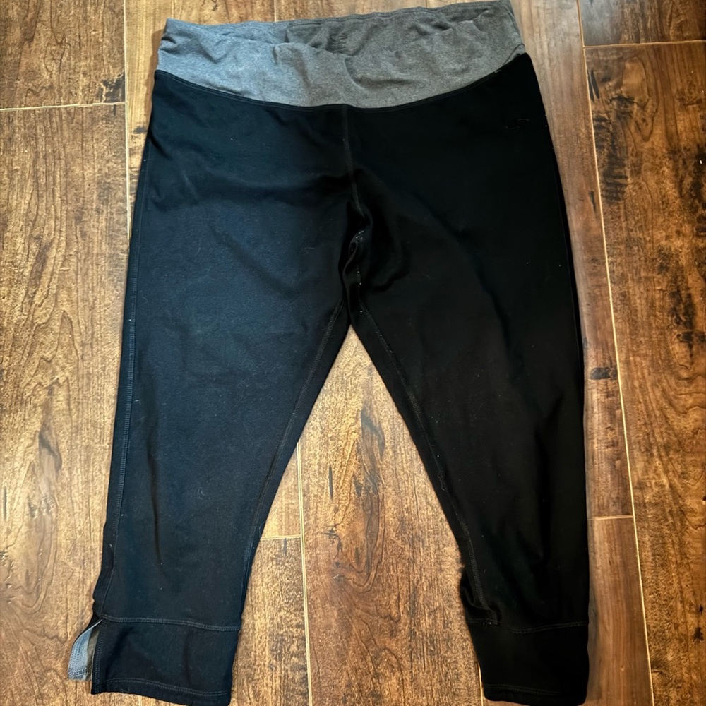 Black and Gray Quarter Leggings